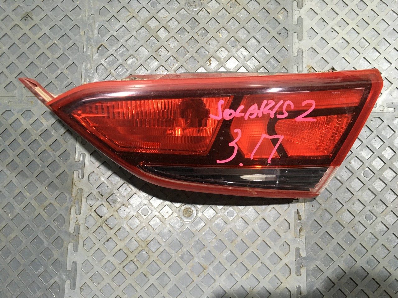 Фонарь задний правый внутренний Hyundai Solaris II