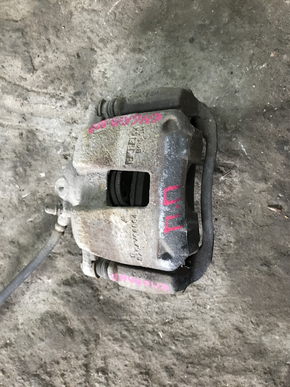 Суппорт передний правый Geely Emgrand EC7