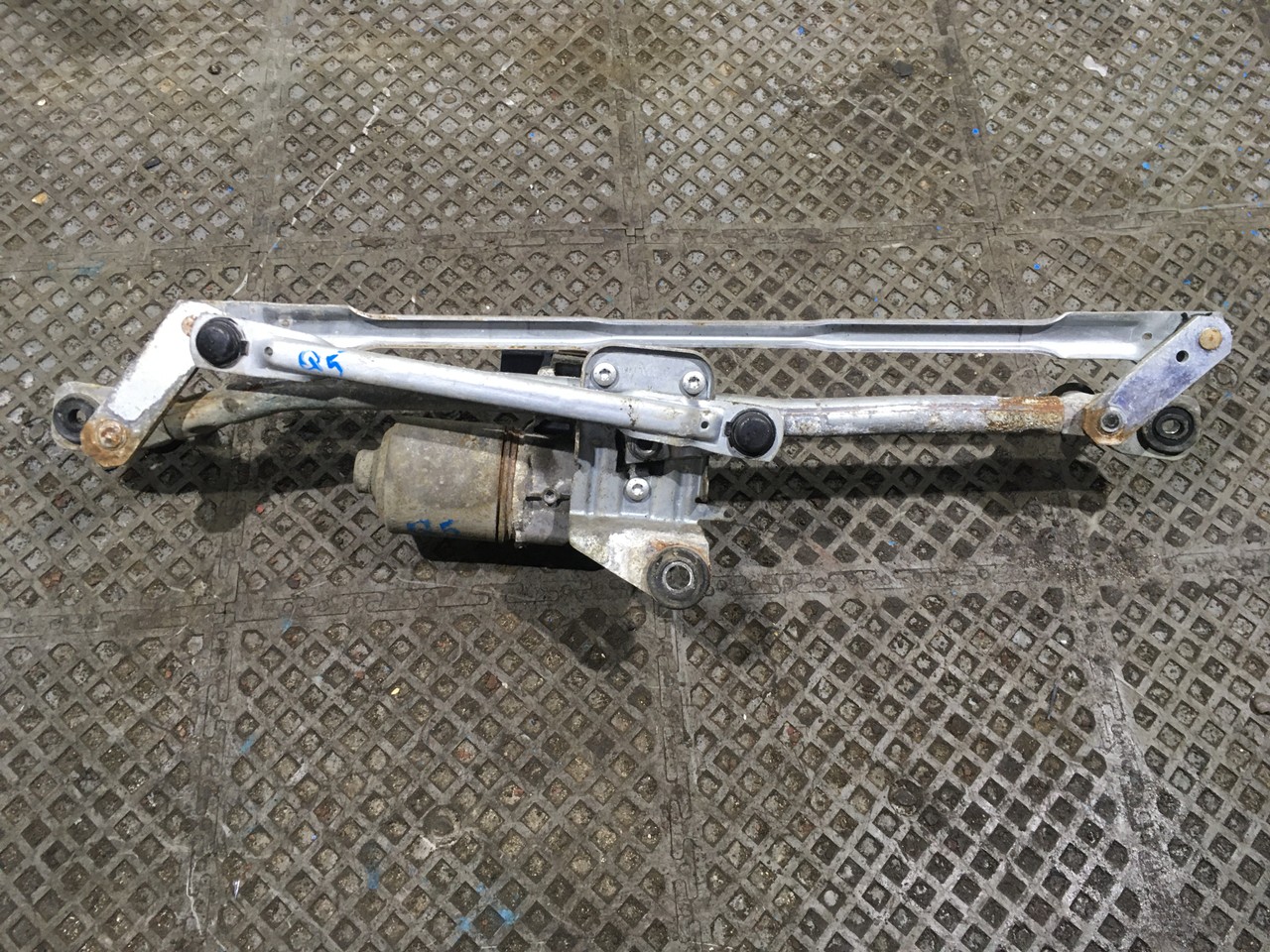 Трапеция стеклоочистителей в сборе Audi Q5 8R