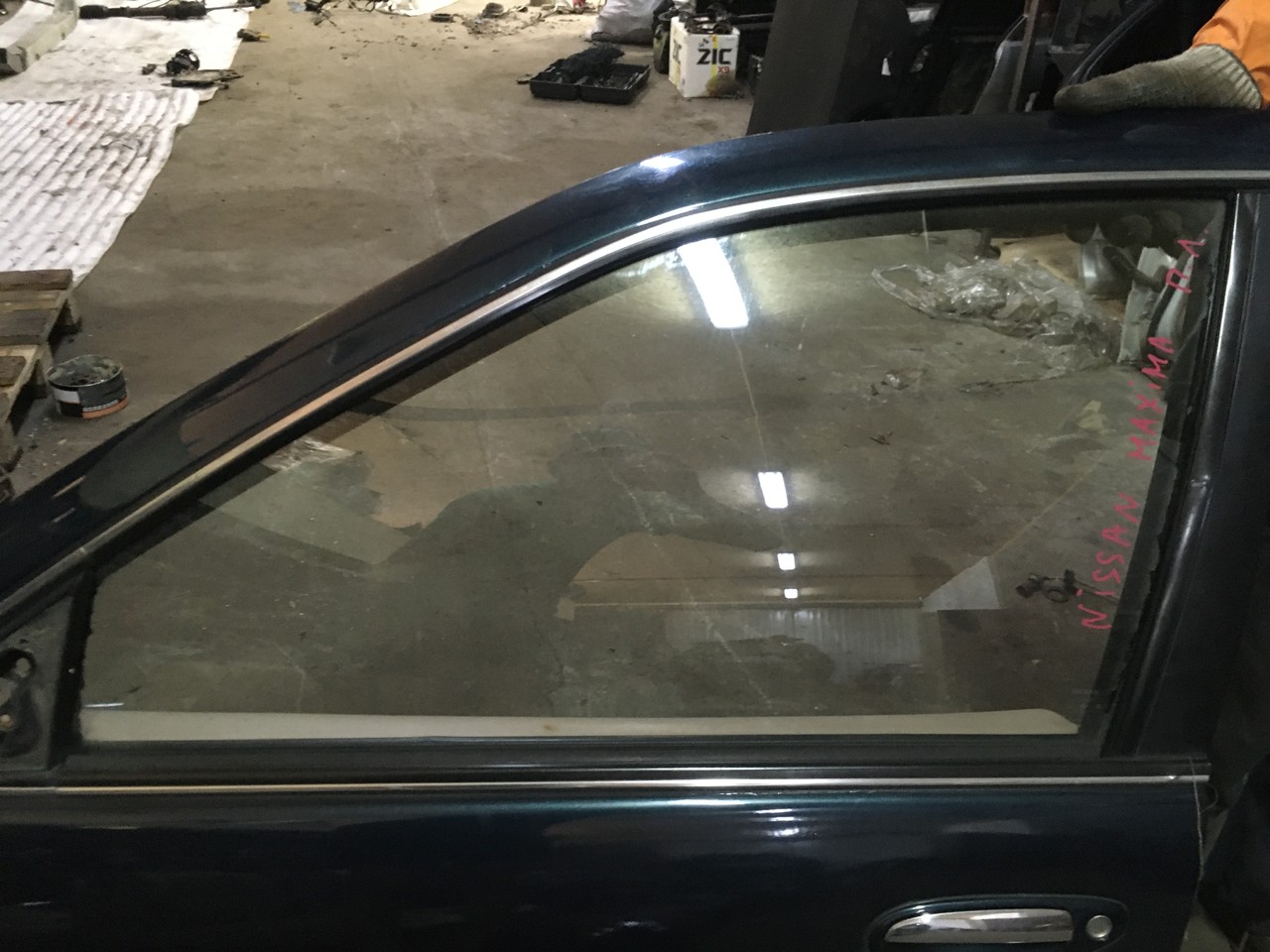 Стекло двери Nissan Maxima A32