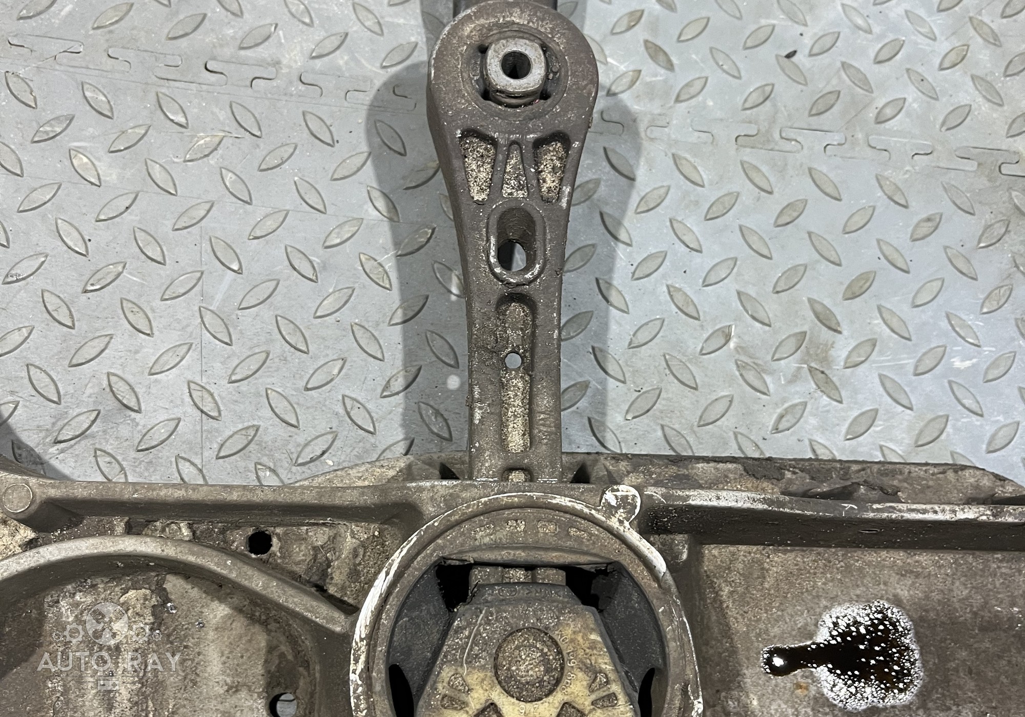 3C0199855H Опора КПП задняя для Skoda Octavia I (с 1996 по 2010)