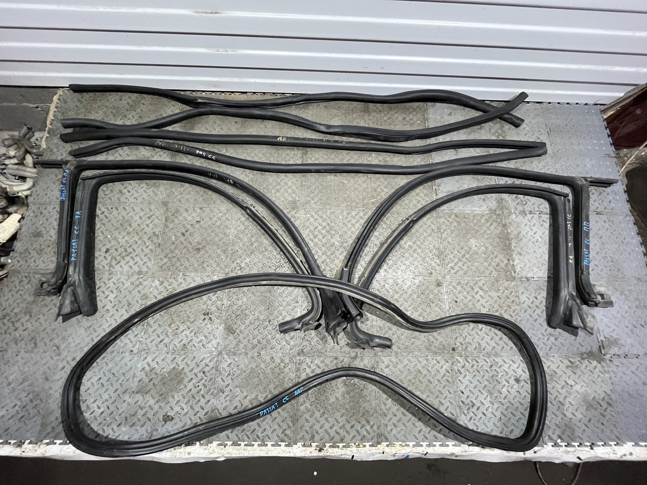 Уплотнитель дверей и багажника Volkswagen Passat CC