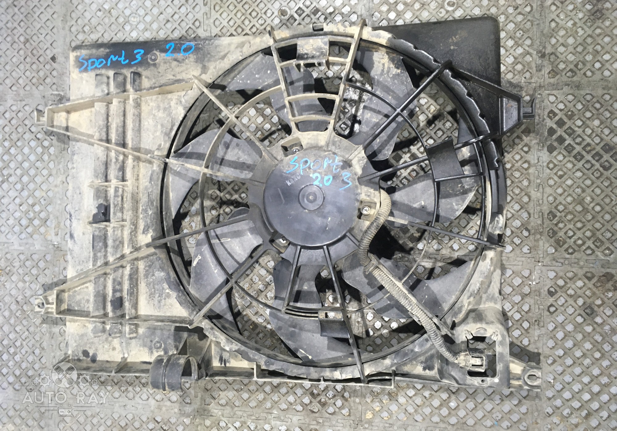 253802Z000 Вентилятор радиатора в сборе с диффузором для Kia Sportage III (с 2010 по 2016)