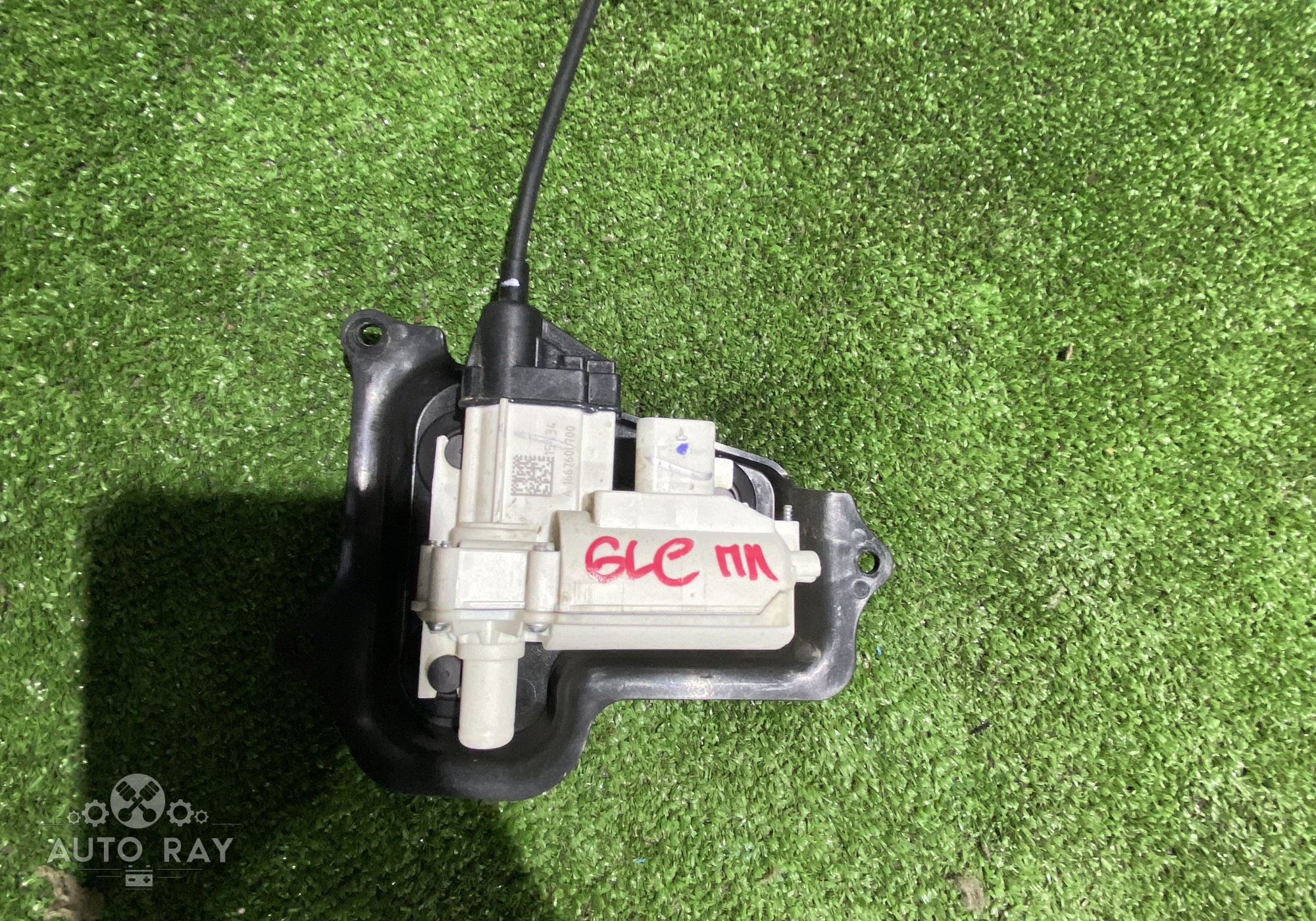 A1667600700 Доводчик двери передний левый для Mercedes-Benz GLE W166 (с 2015 по 2018)