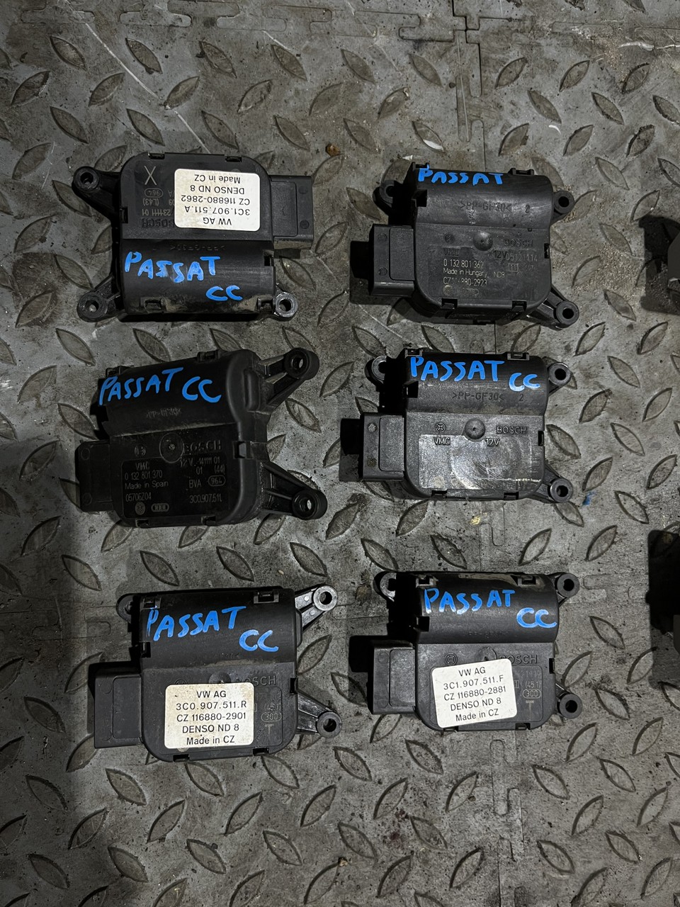 Моторчик привода заслонок отопителя Volkswagen Passat CC