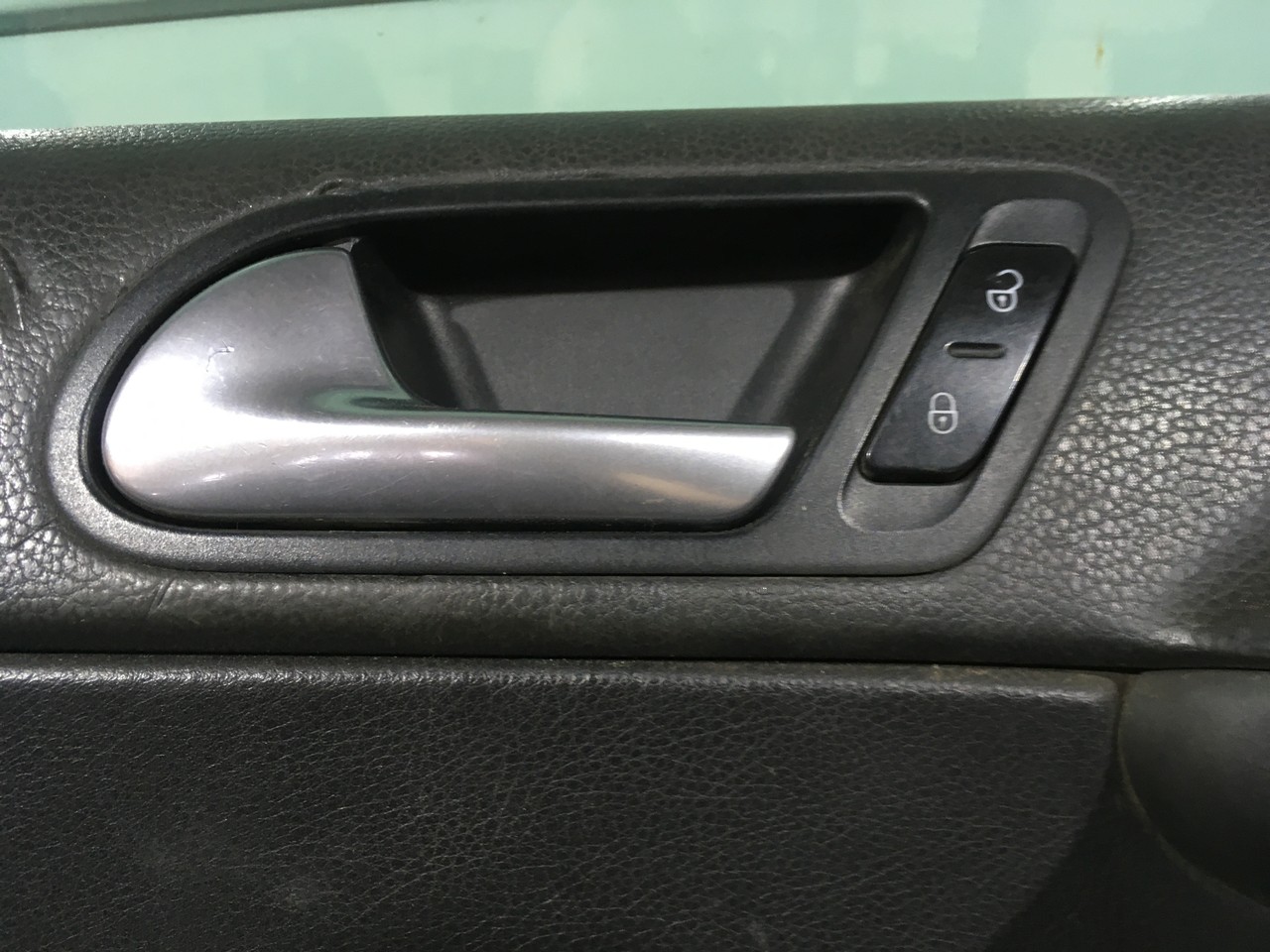 Ручка двери внутренняя Volkswagen Tiguan I