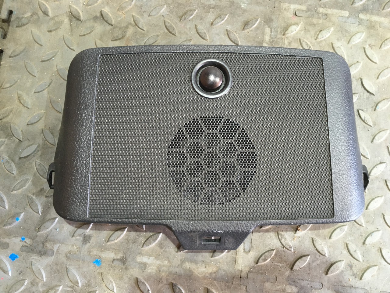 Накладка декоративная на динамик Toyota Camry XV50