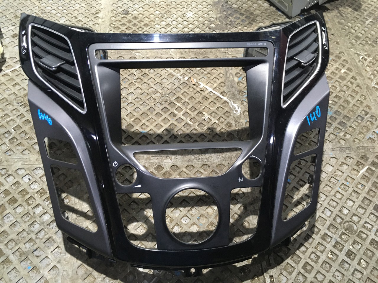 Накладка декоративная в торпедо Hyundai i40