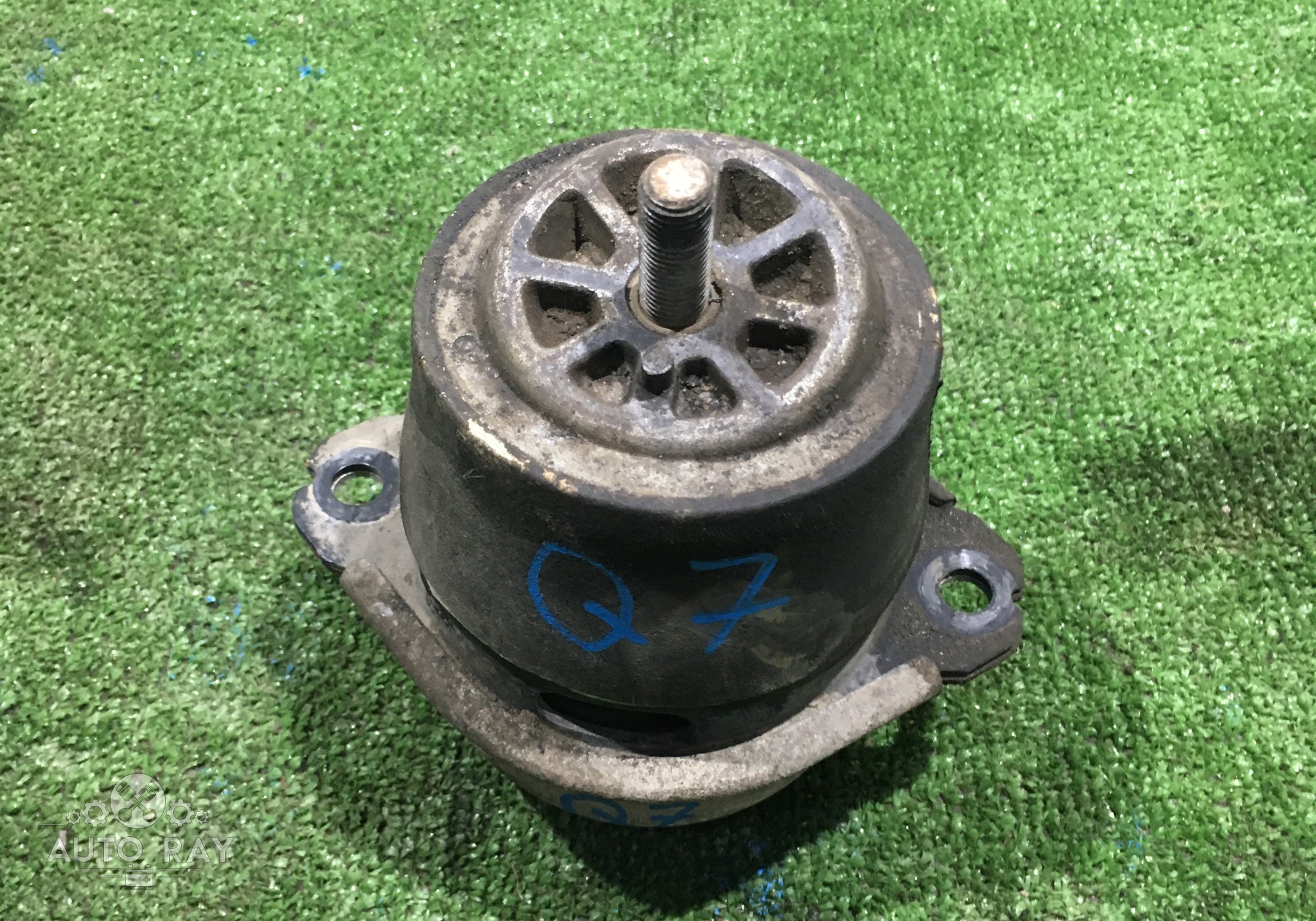 7L8199131A Опора двигателя