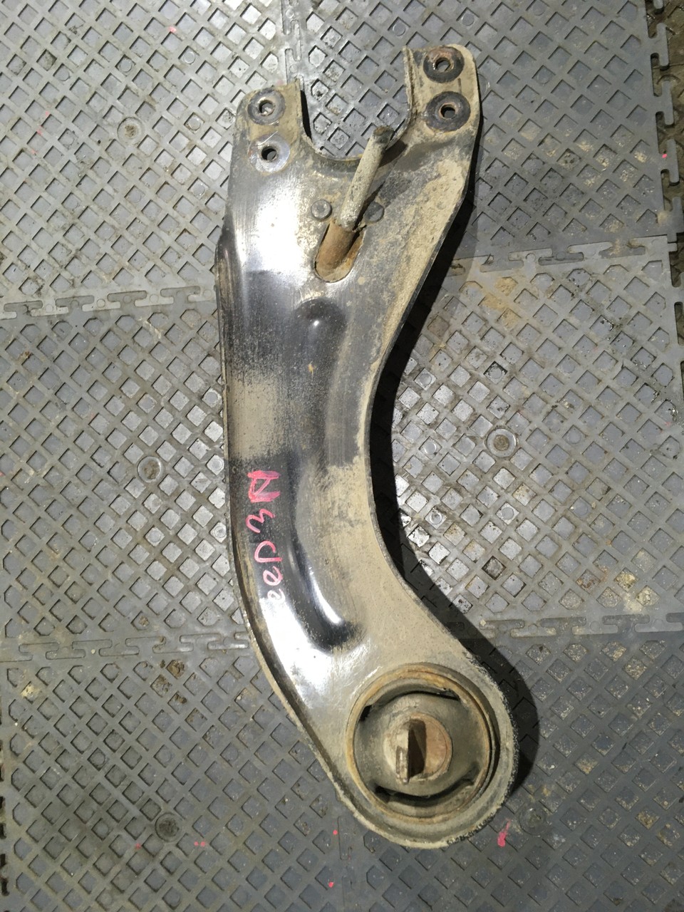 Рычаг задний продольный правый Kia Ceed II