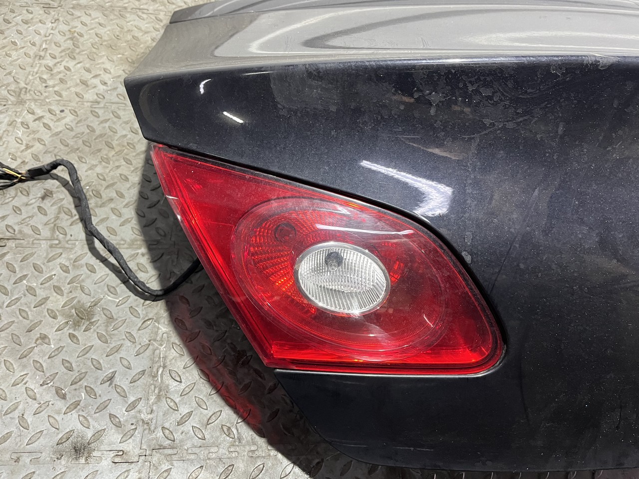Фонарь задний левый внутренний Volkswagen Passat CC