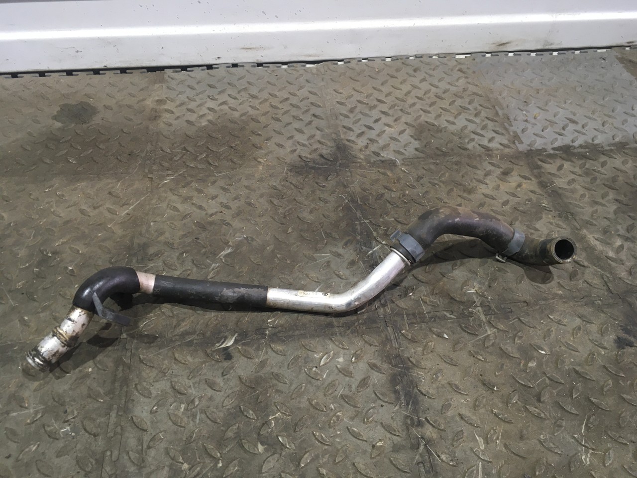 Патрубок системы охлаждения Volkswagen Touareg II