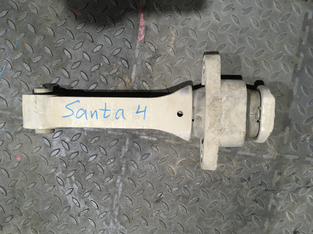 Опора двигателя задняя Hyundai Santa Fe IV