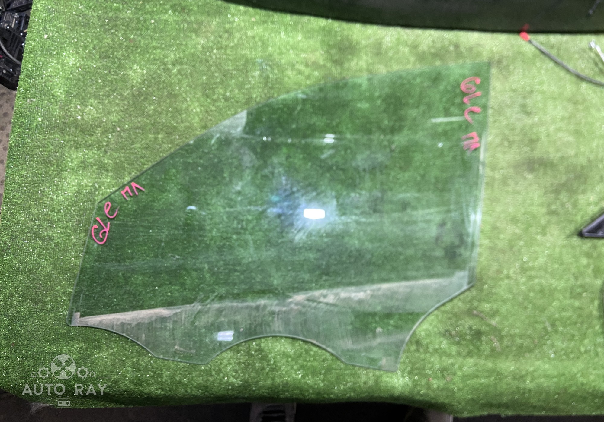 A1667251310 Стекло двери переднее левое