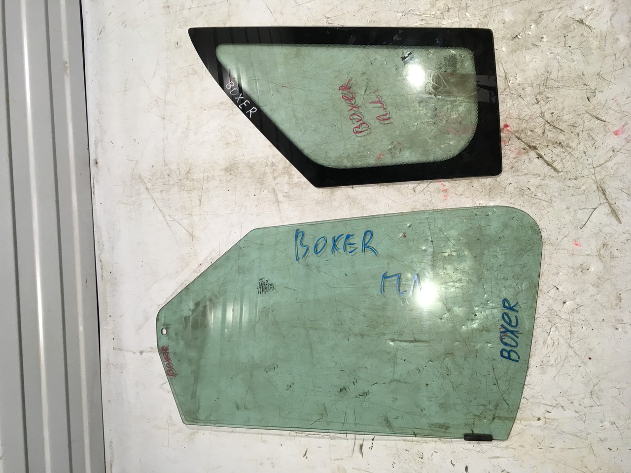 Стекло двери левое Peugeot Boxer II