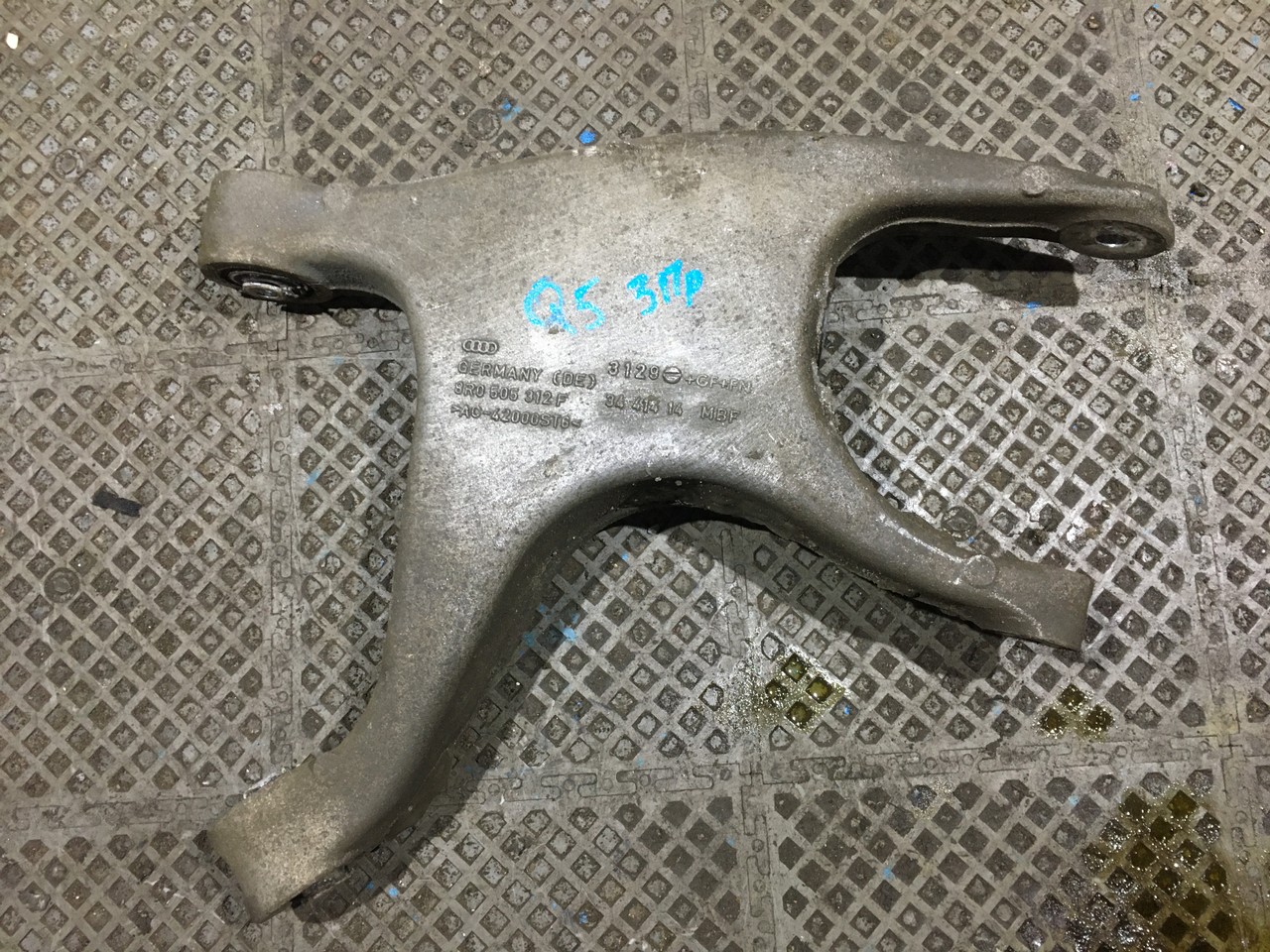 Рычаг задний правый нижний Audi Q5 8R