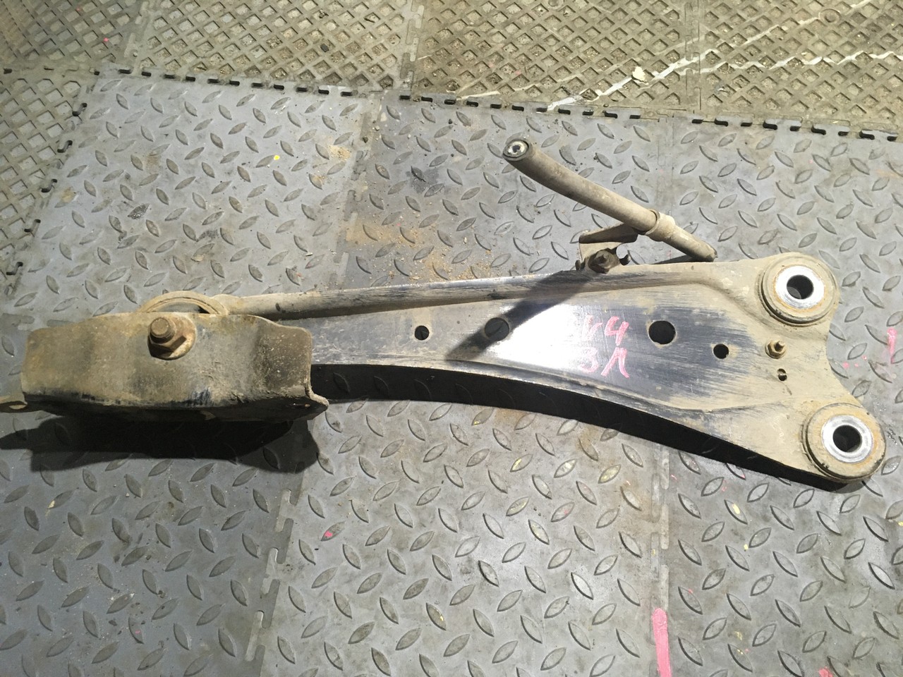 Рычаг задний продольный левый Toyota RAV4 CA40