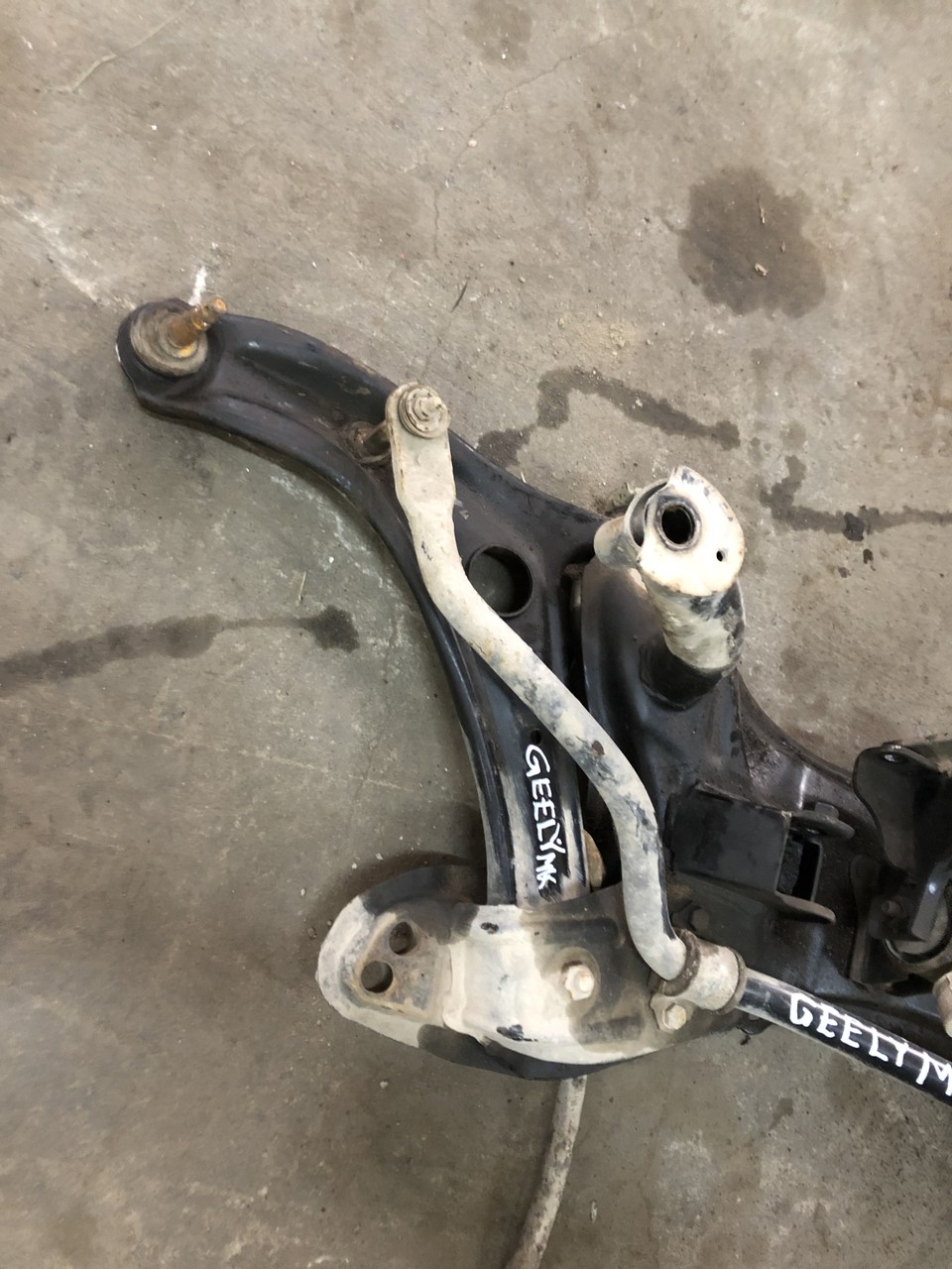 Рычаги подвески передний левый Geely MK