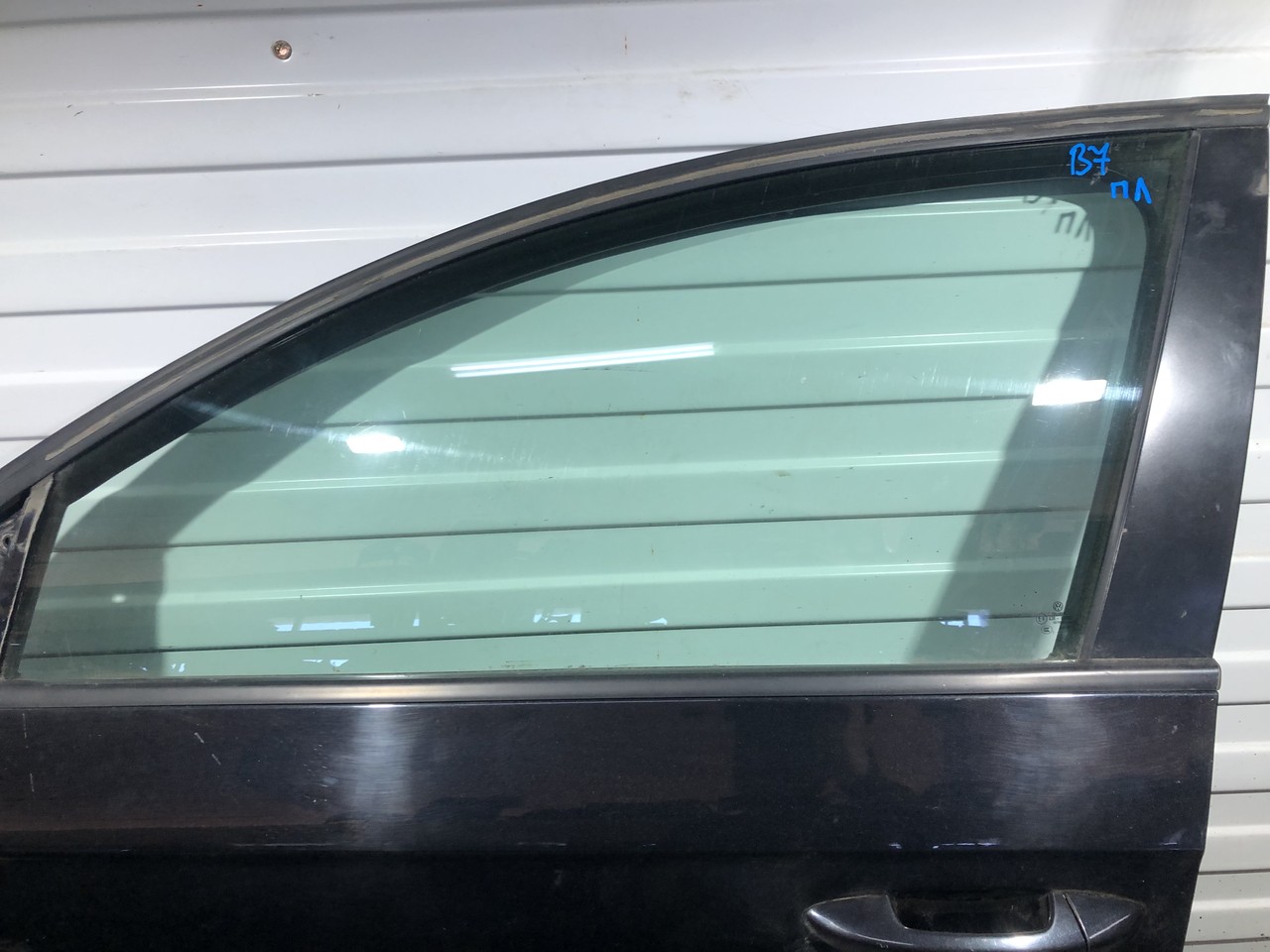 Стекло двери Volkswagen Passat B7