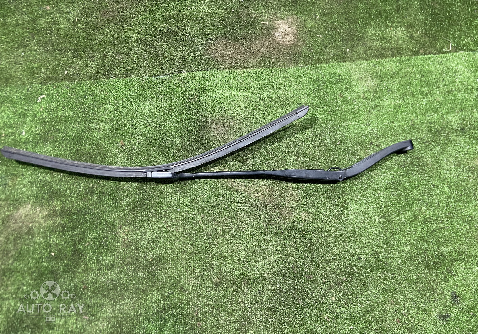 A1668200744 Поводок стеклоочистителя левый для Mercedes-Benz GLE W166 (с 2015 по 2018)