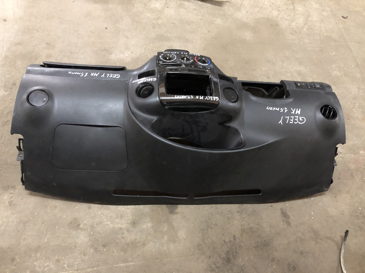 Передняя панель салона (торпедо) верхняя часть ! Geely MK