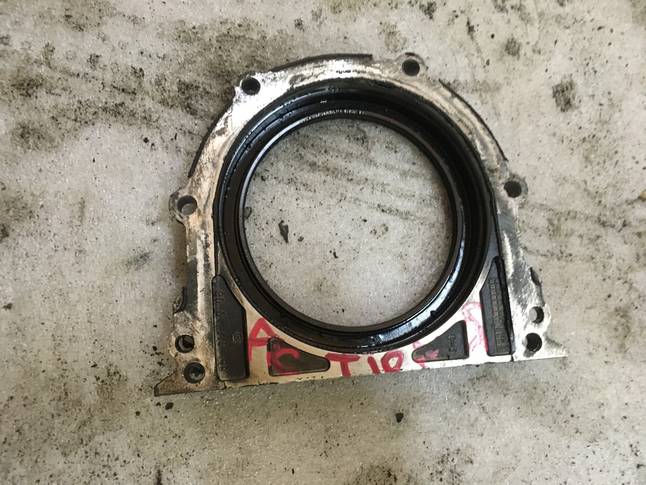 Крышка коленвала задняя SsangYong Actyon Sports I