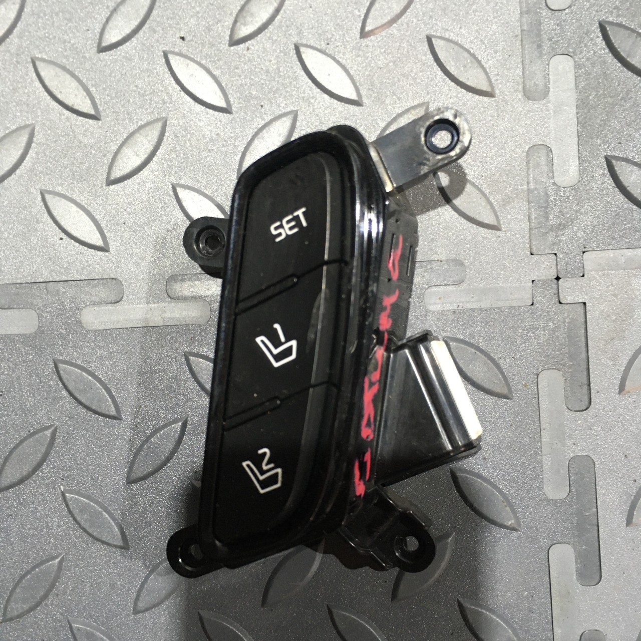 Кнопки памяти сиденья Kia Optima IV