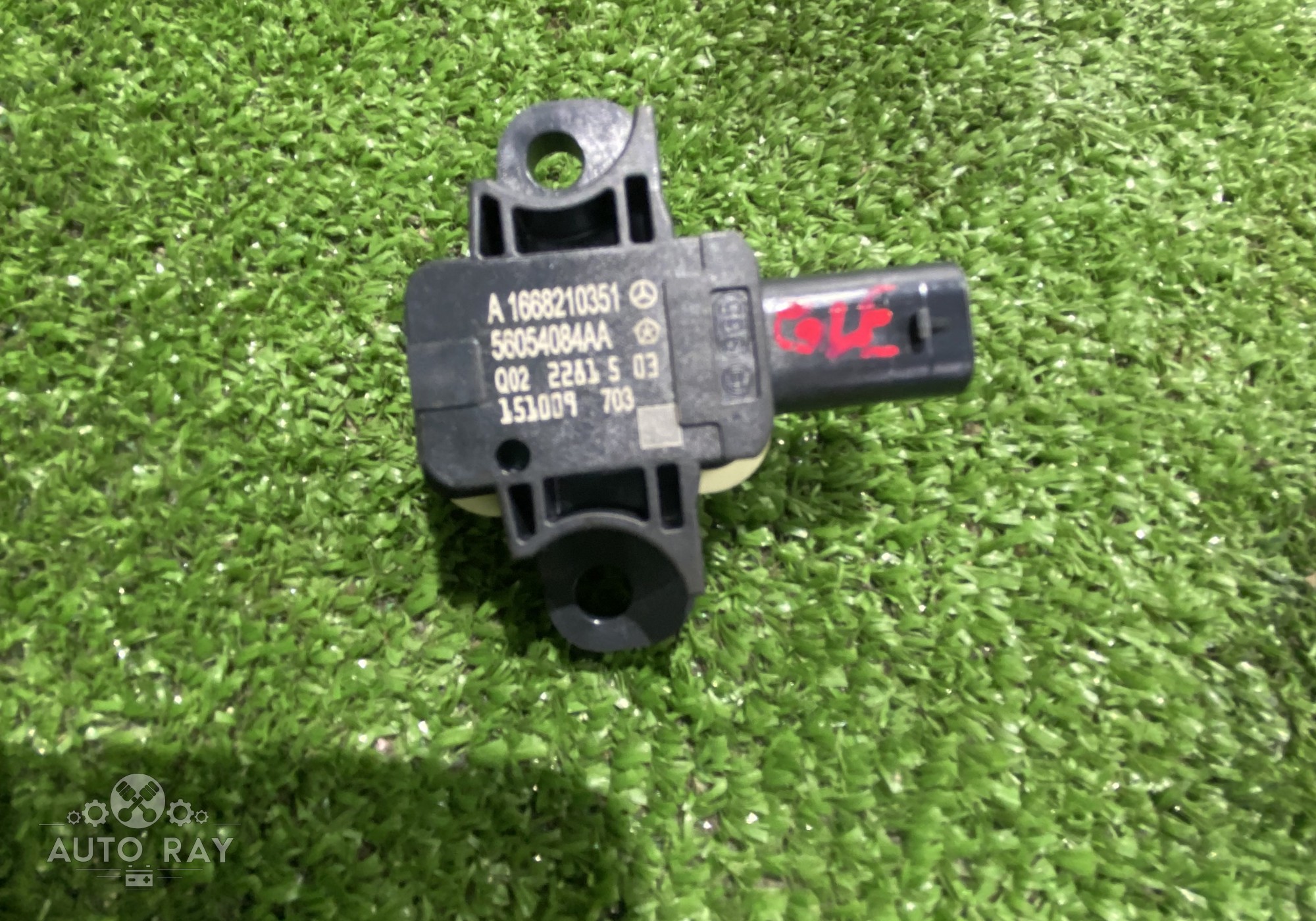 A1668210351 Датчик AIRBAG / Датчик удара