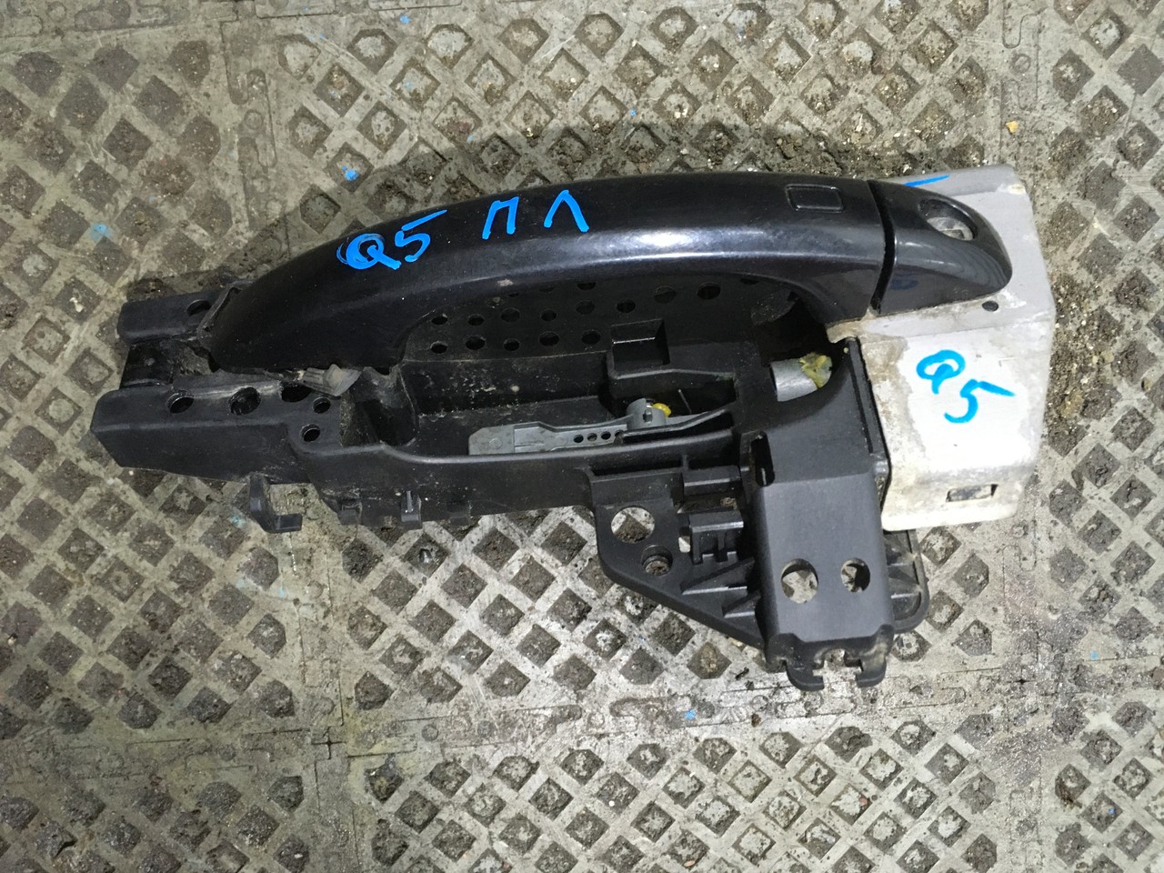 Ручка двери наружная Audi Q5 8R