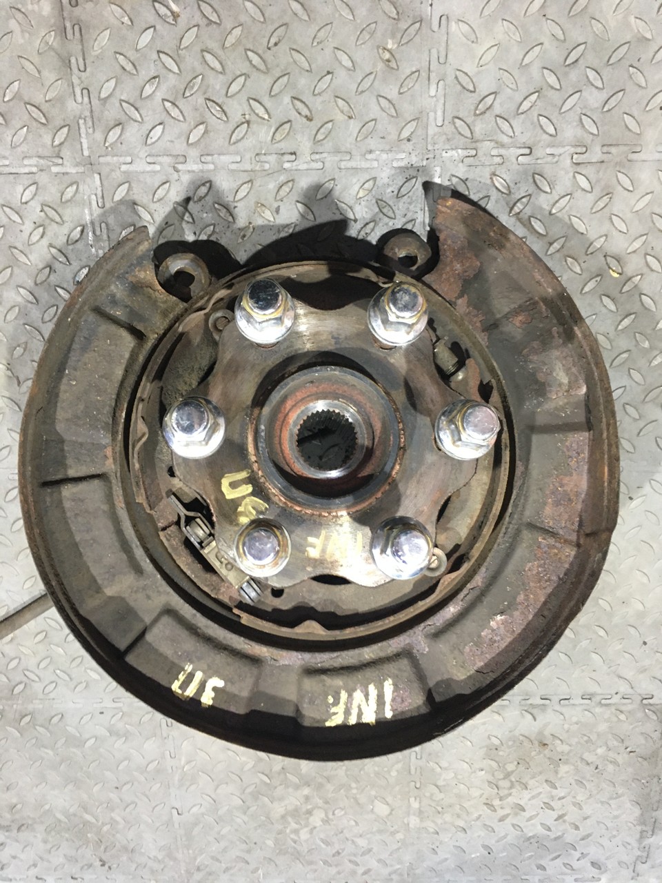 Кулак поворотный задний правый  в сборе со ступицей Infiniti QX56 II