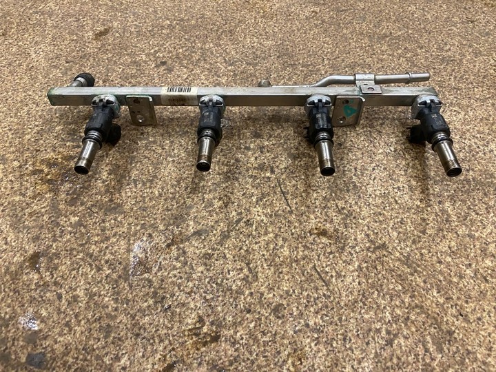 Рейка топливная (рампа) с форсунками Opel Astra H