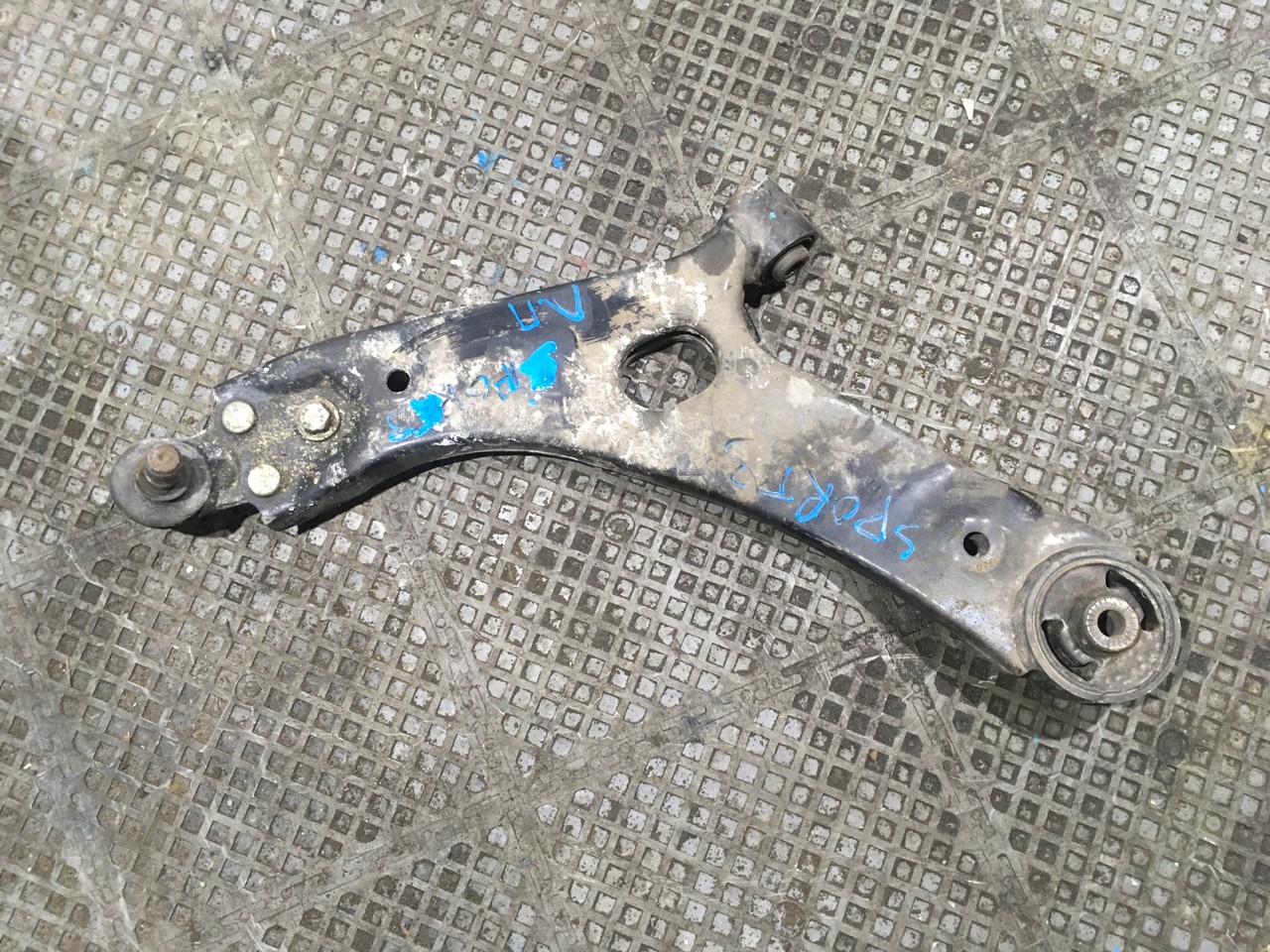 Рычаг передний левый Kia Sportage III