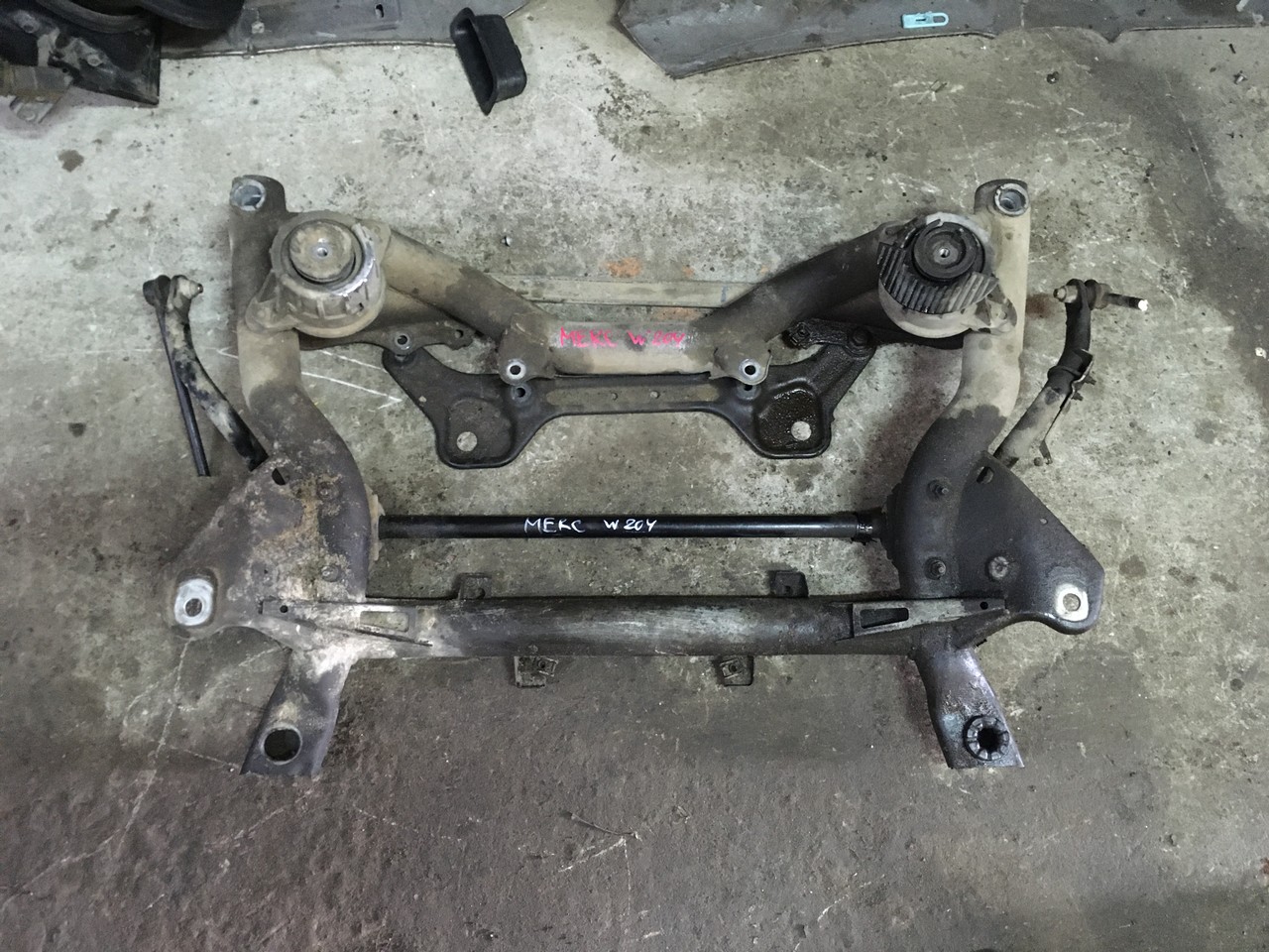 Балка подмоторная (подрамник) Mercedes-Benz C-class W204
