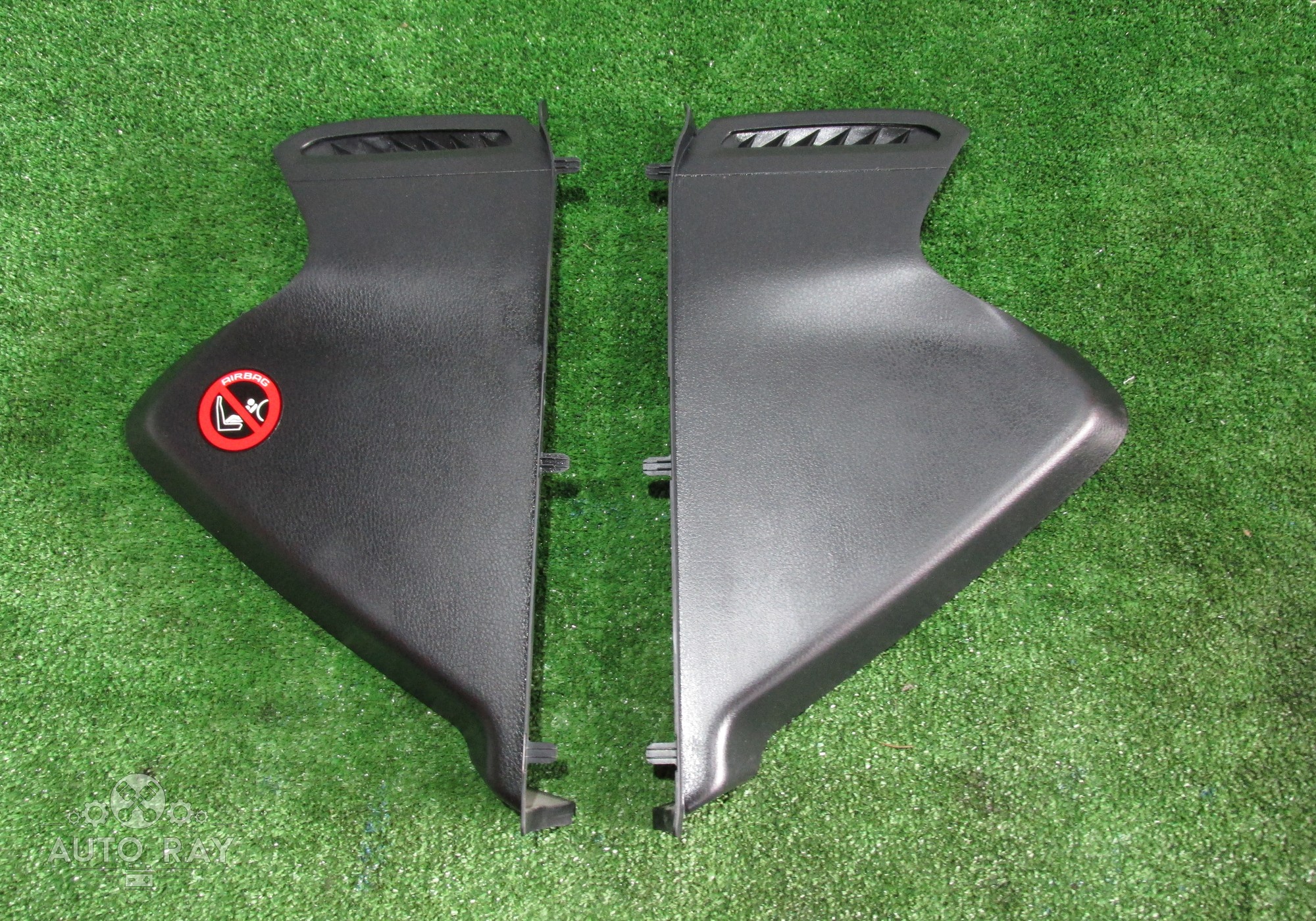 5531833140 Накладка в торпедо торцевая для Toyota Camry XV70 (с 2017)
