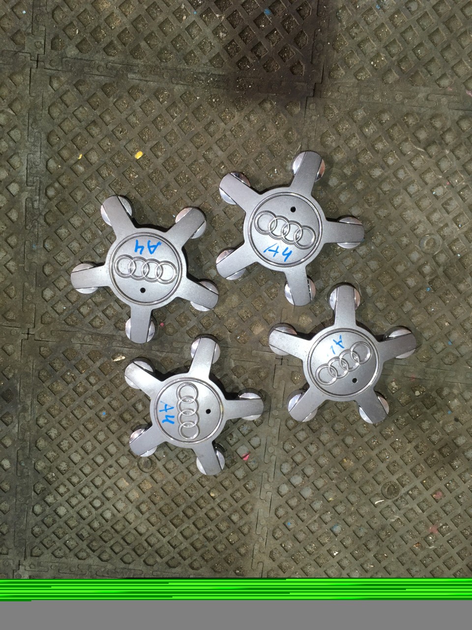 Колпак декоративный на диск колесный Audi Q5 8R