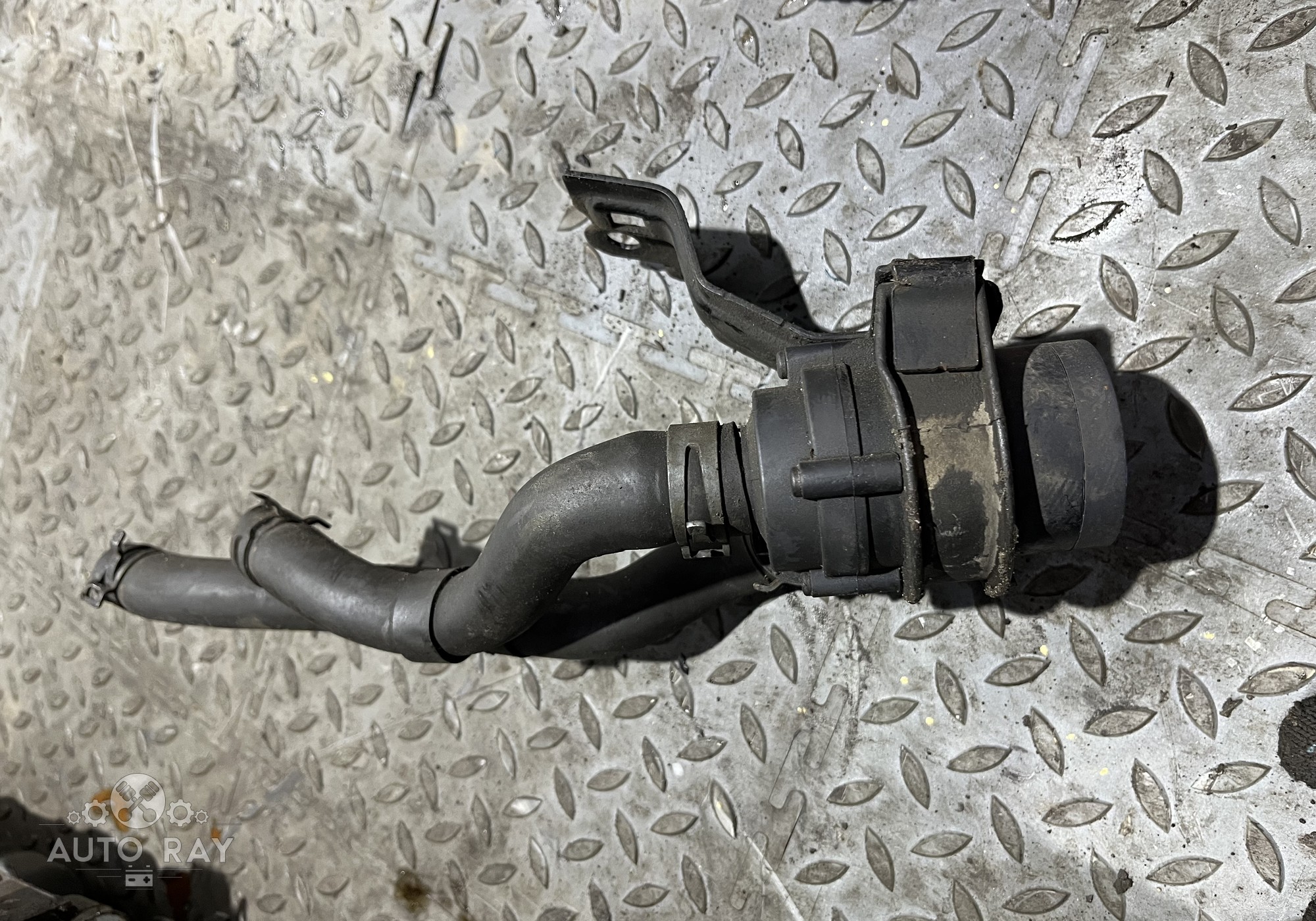 1K0965561J Насос водяной (помпа) для Seat Toledo