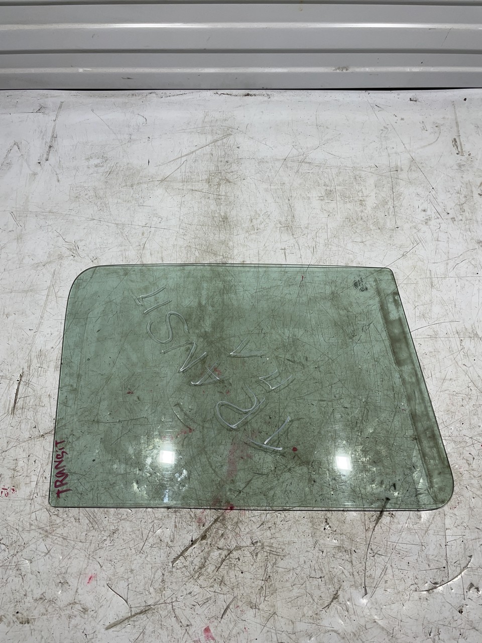 Стекло двери передней левой Ford Transit VII