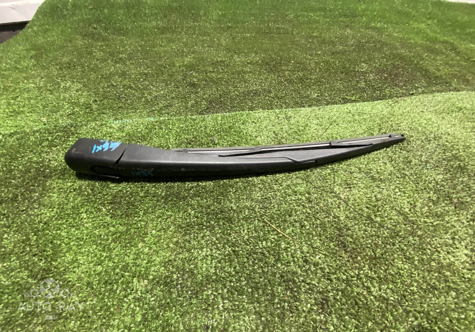 988111H000 Поводок стеклоочистителя задний