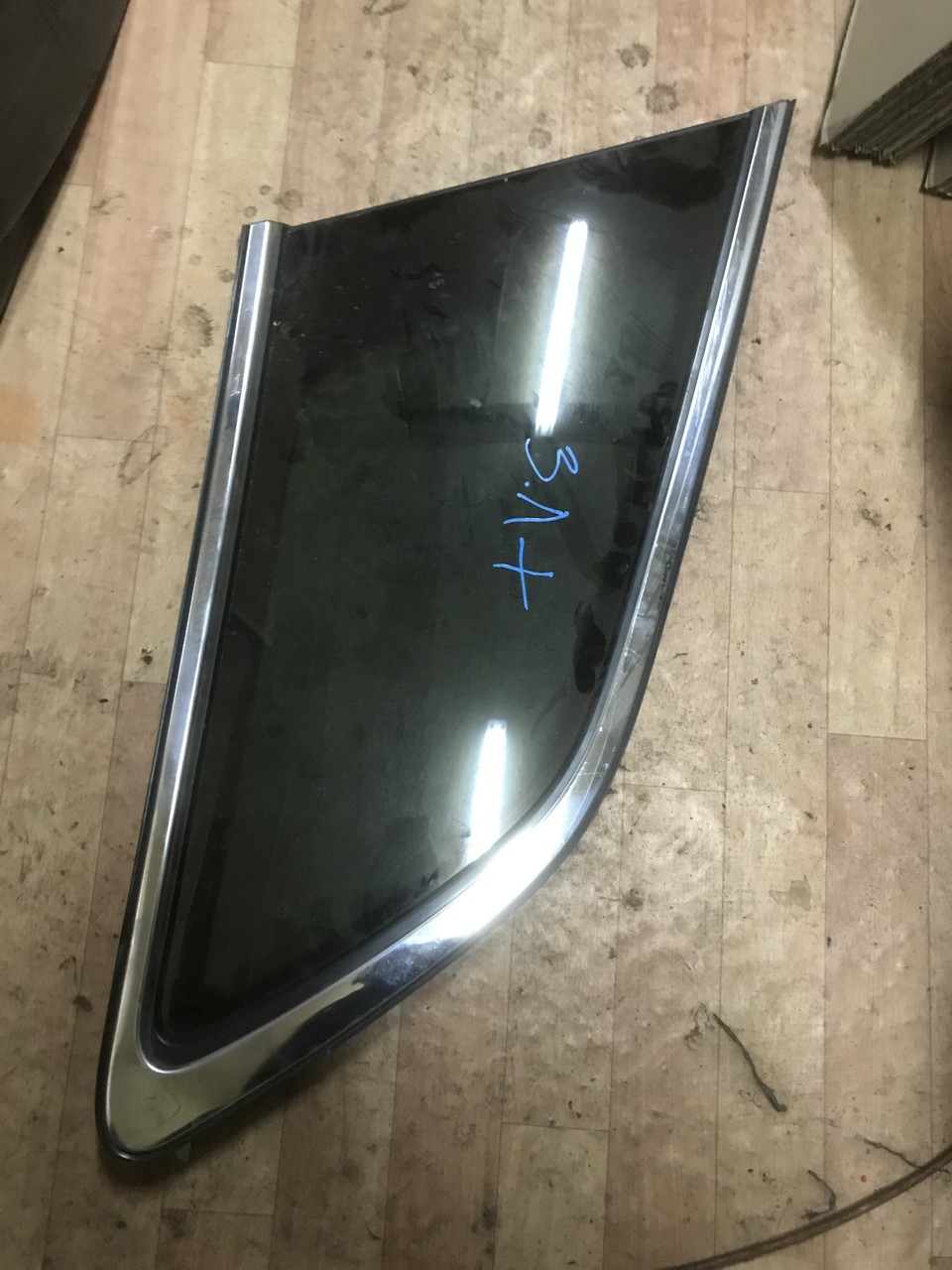 Стекло кузовное заднее левое Mazda CX-7