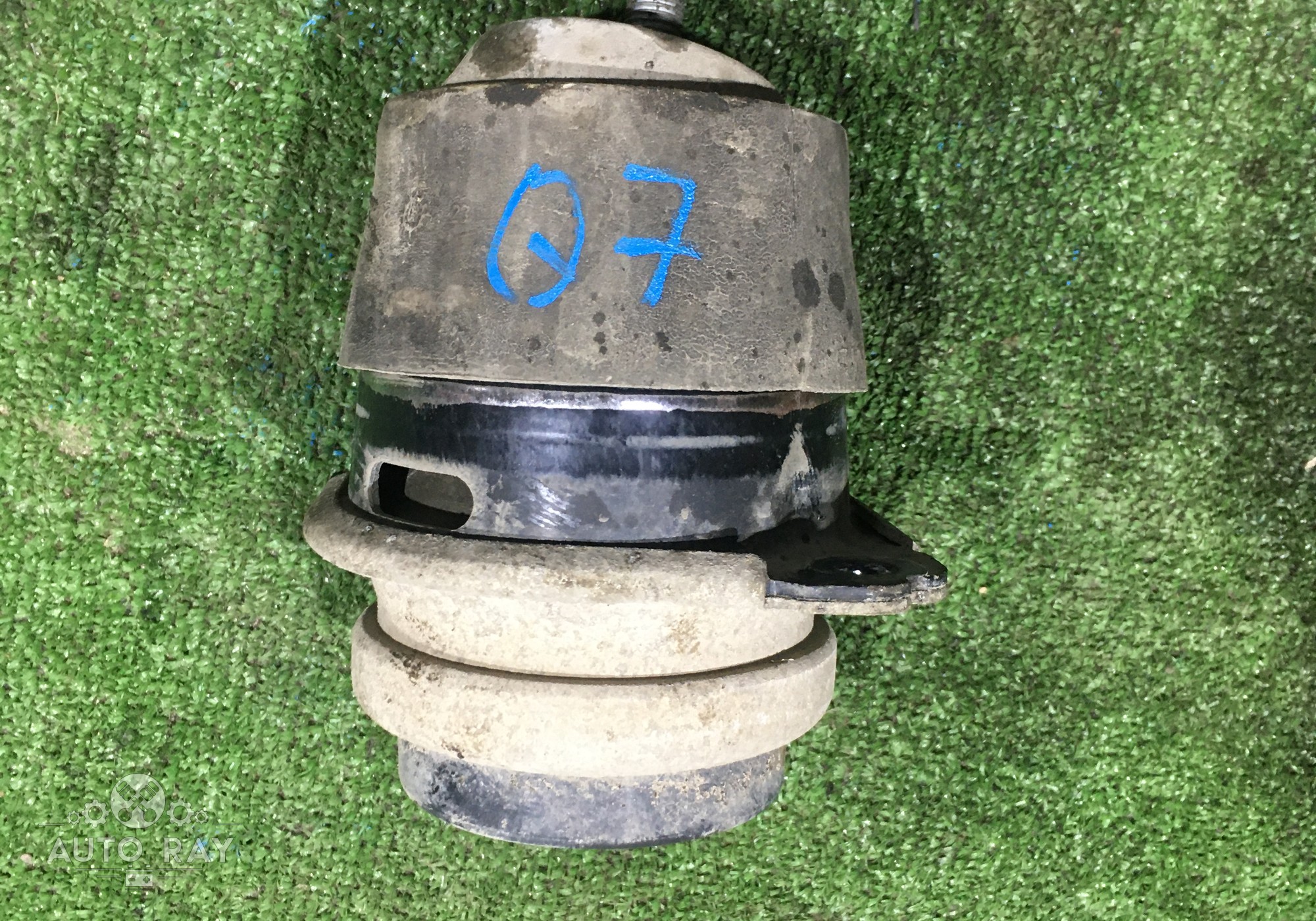 7L8199131A Опора двигателя