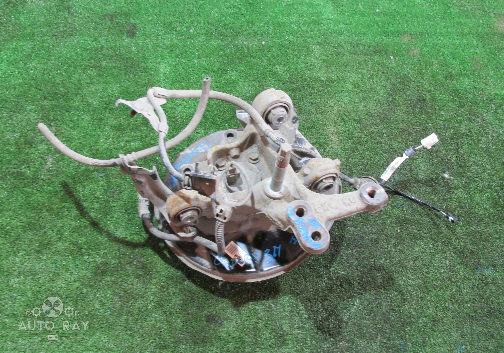4230433050 Кулак задний правый в сборе со ступицей для Toyota Camry XV70 (с 2017)