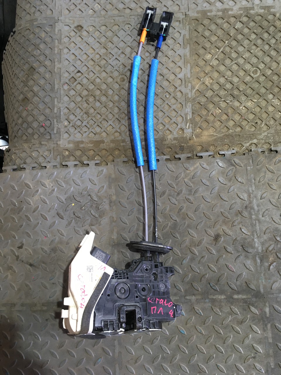 Замок передний левый Kia Cerato IV