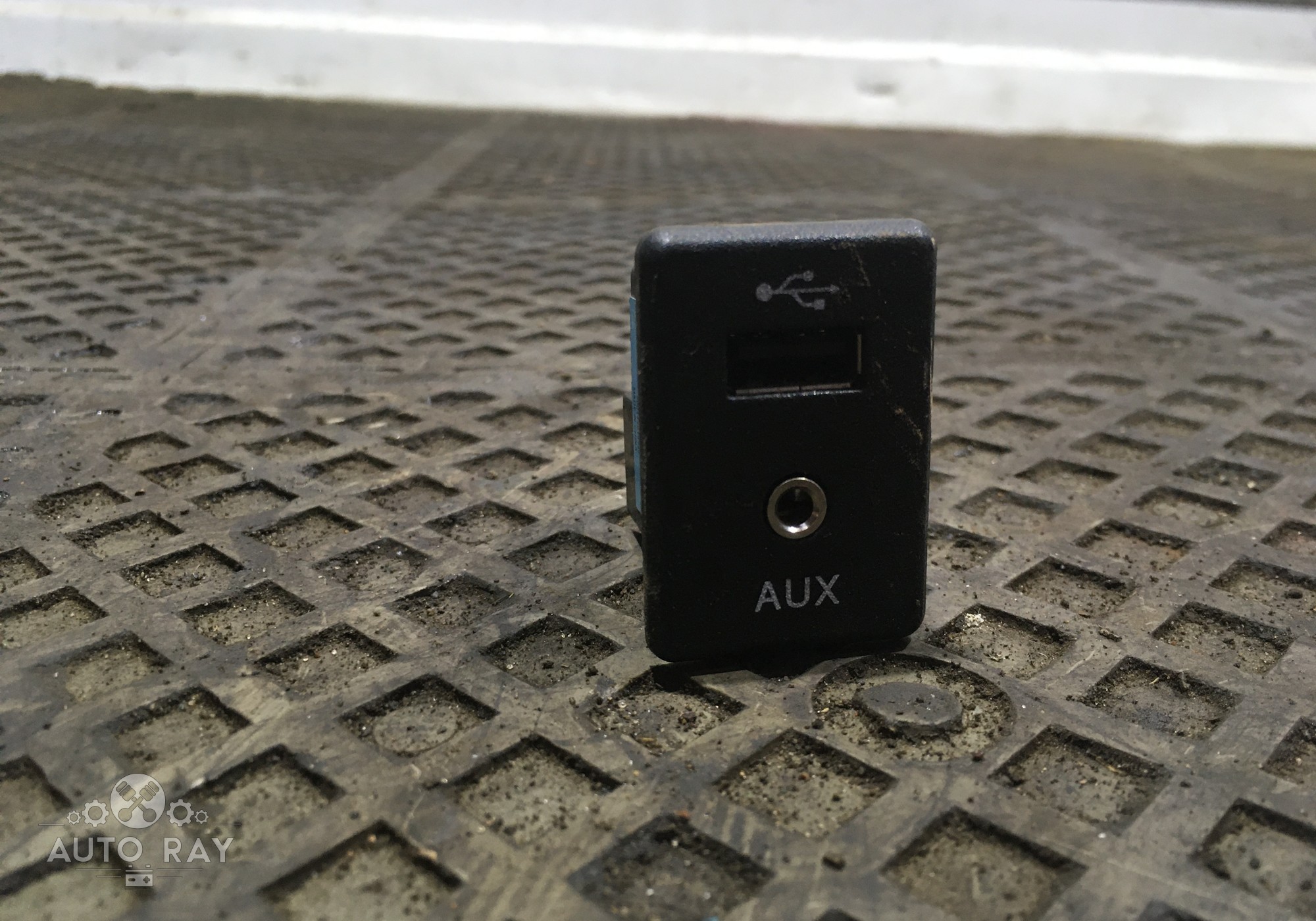 280234BA0B Разъем USB / AUX для Nissan Qashqai