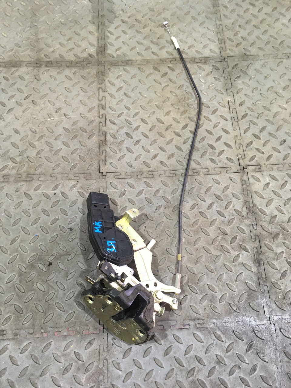 Замок задний правый Geely MK