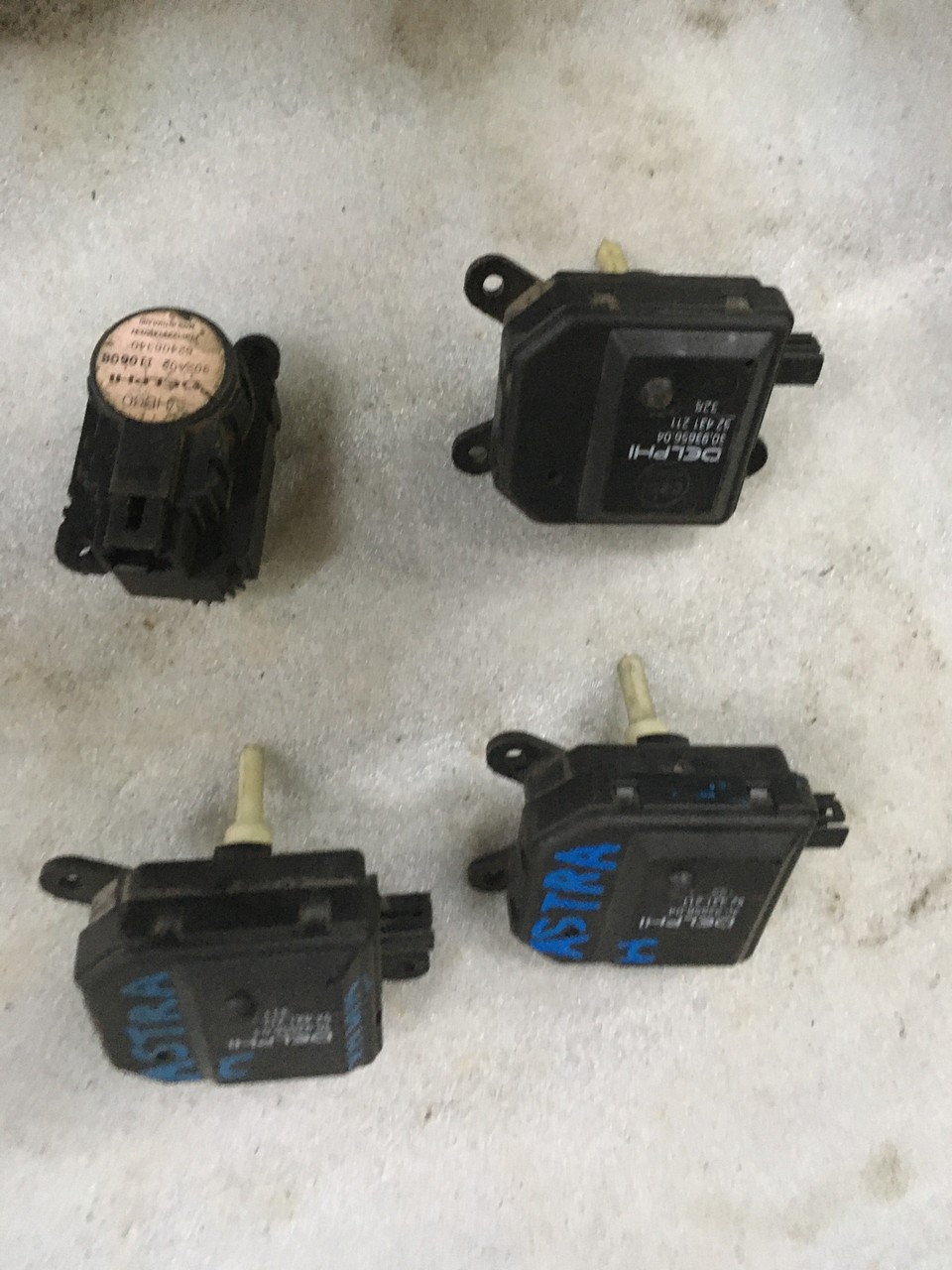 Моторчик привода заслонок отопителя Opel Astra H