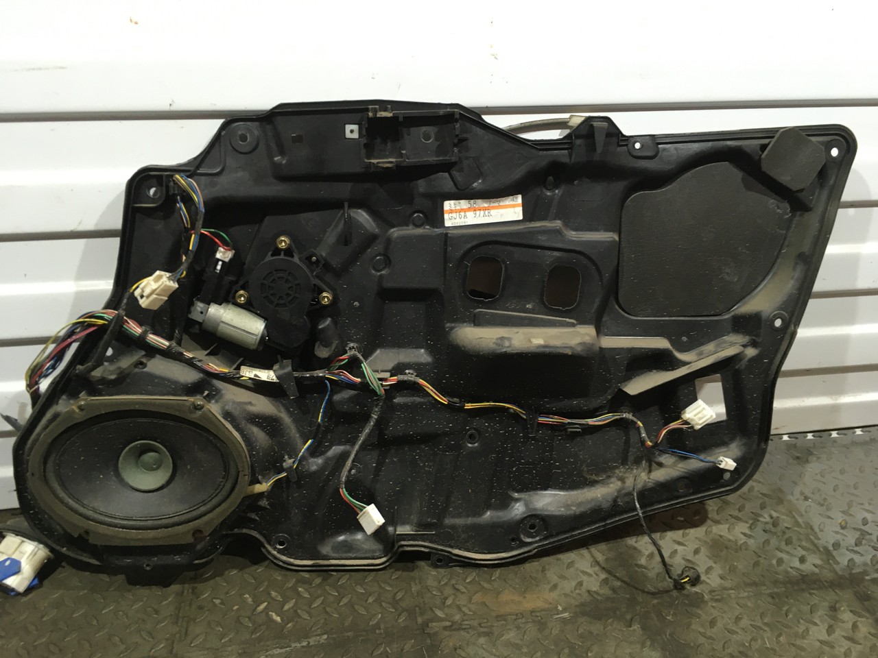 Стеклоподъемник электрический передний правый Mazda 6 I