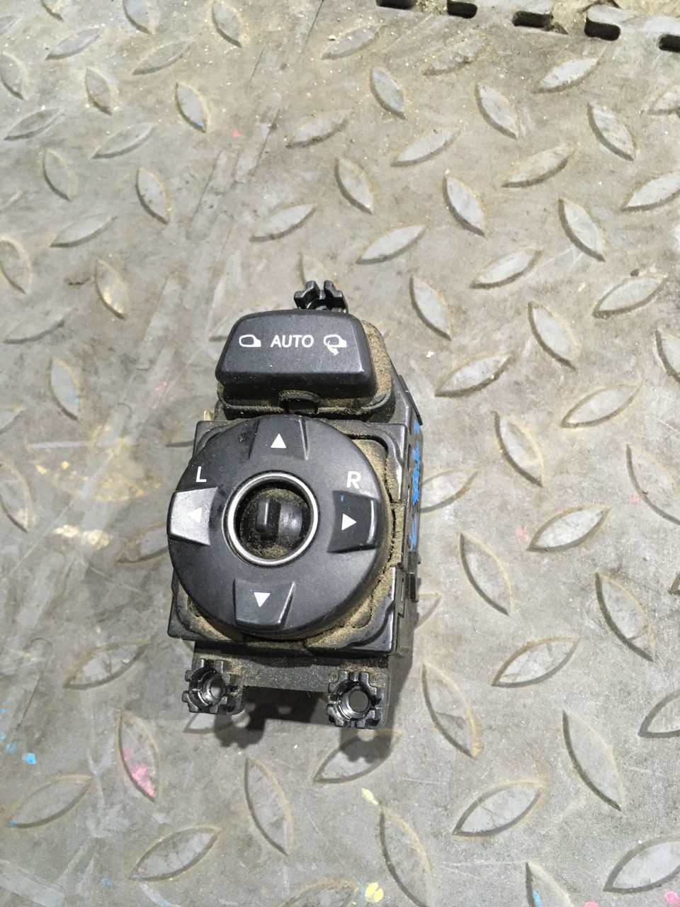 Переключатель регулировки зеркала Hyundai Santa Fe III