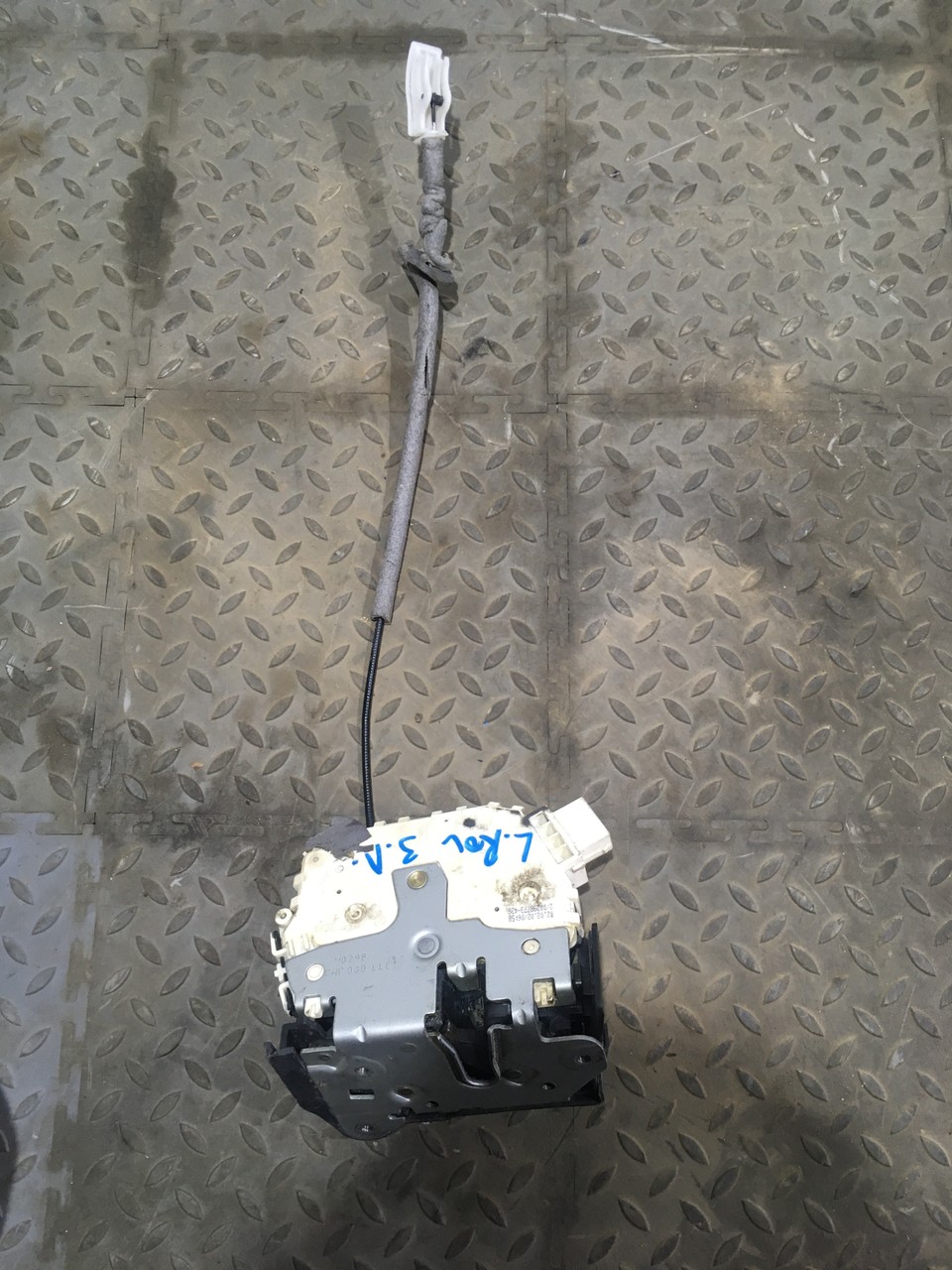 Замок двери задний левый Land Rover Range Rover III