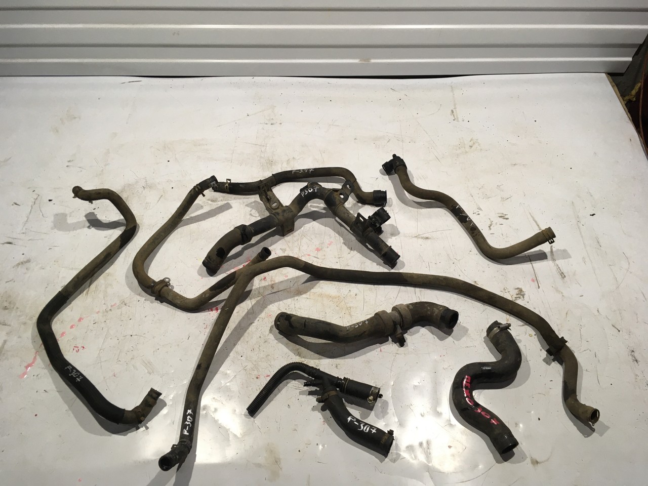 Патрубок системы охлаждения Peugeot 307