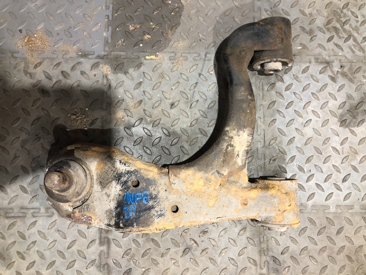 Рычаг задний нижний правый Infiniti QX56 II